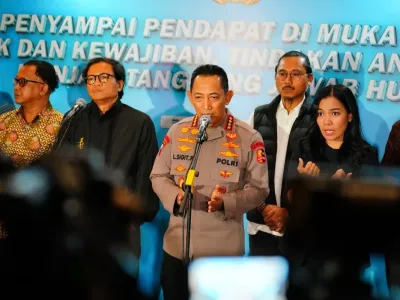 Kapolri Jenderal Listyo Sigit Prabowo usai diskusi bersama koalisi masyarakat sipil di Gedung PTIK, Jakarta Selatan, Senin (29/9/2025).