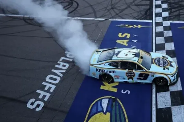 Kecelakaan Hebat di NASCAR, Logano dan Cindric Korban Utama (4)
