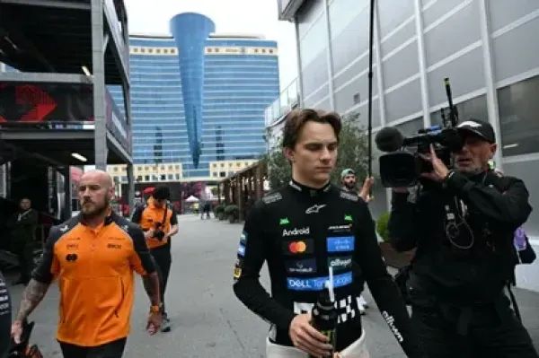 Kekalahan Piastri di GP Azerbaijan: Kesalahan Fatal dan Tantangan Keras (2)