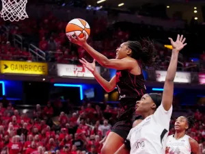Kemenangan Menegangkan Indiana Fever Dipenuhi Sorakan MVP Kelsey Mitchell