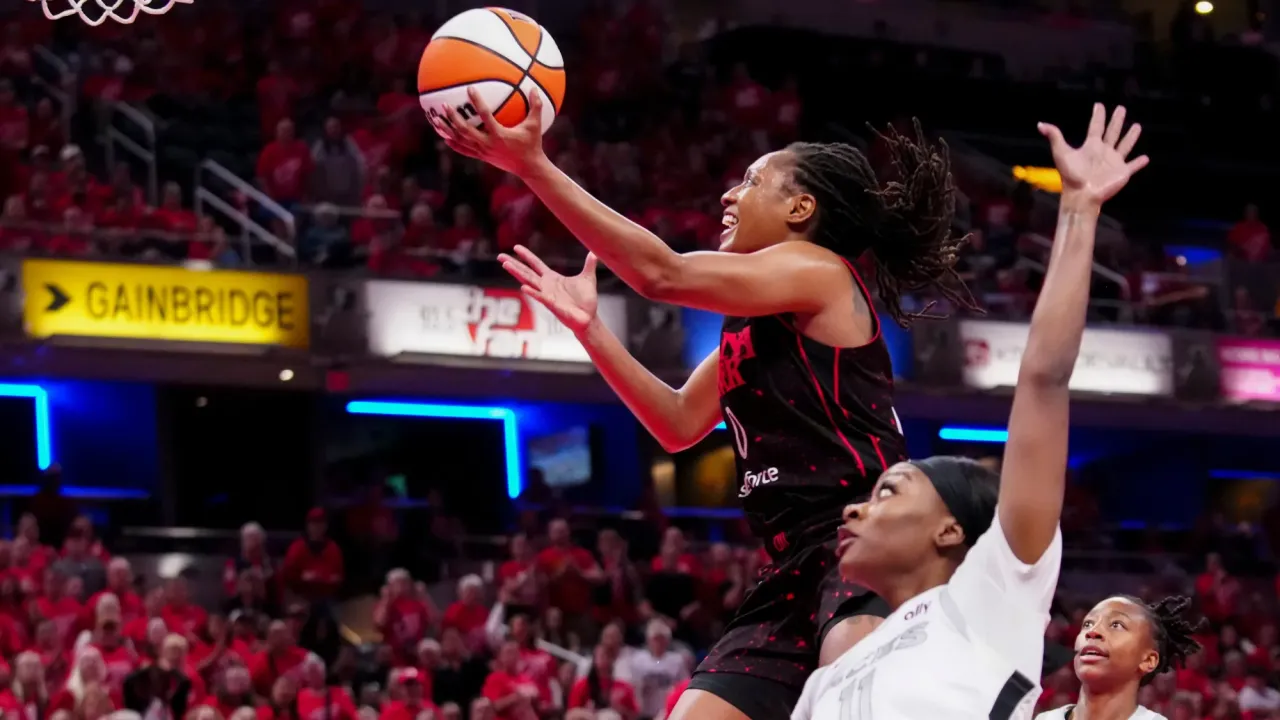 Kemenangan Menegangkan Indiana Fever Dipenuhi Sorakan MVP Kelsey Mitchell