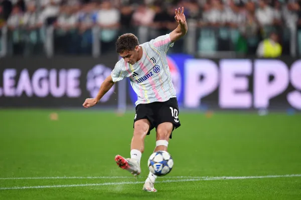Kenan Yildiz Kejutkan Legenda Alessandro Del Piero di Turin (2)