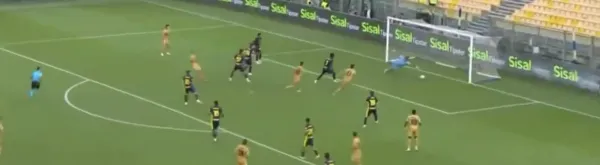 Keseruan Laga 16 Besar Copa Italia, Parma Juara Adu Penalti (3)