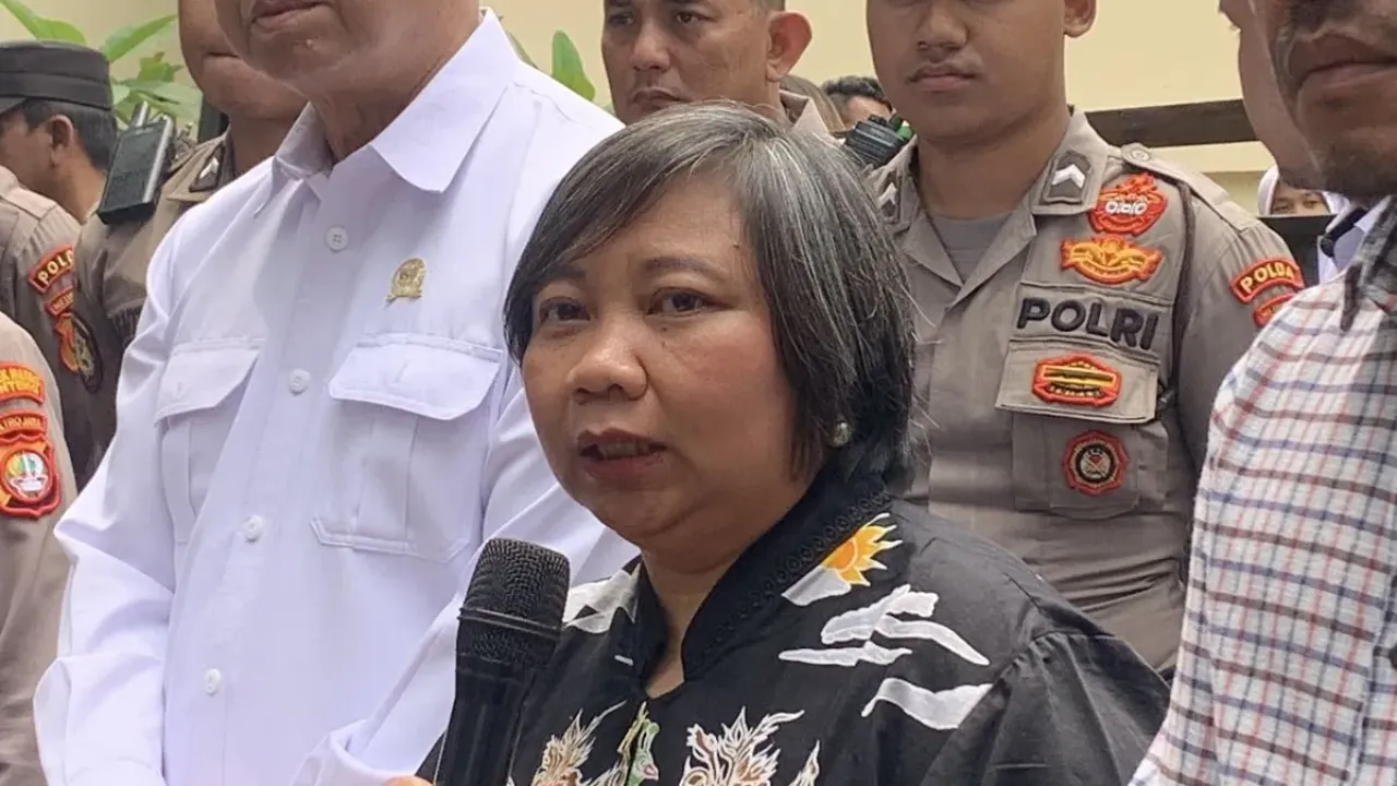 Ketua Komnas Hak Asasi Manusia (HAM) Anis Hidayah di depan Kantor Komnas HAM, Jakarta Pusat, Senin (8/9/2025).