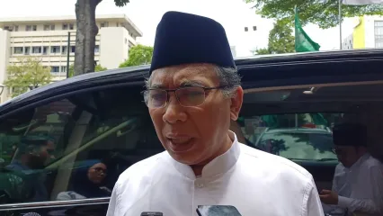 Ketua Umum Pengurus Besar Nahdlatul Ulama (PBNU) Yahya Cholil Staquf alias Gus Yahya saat ditemui awak media di kantornya, Jakarta Pusat, Rabu (19/2/2025).