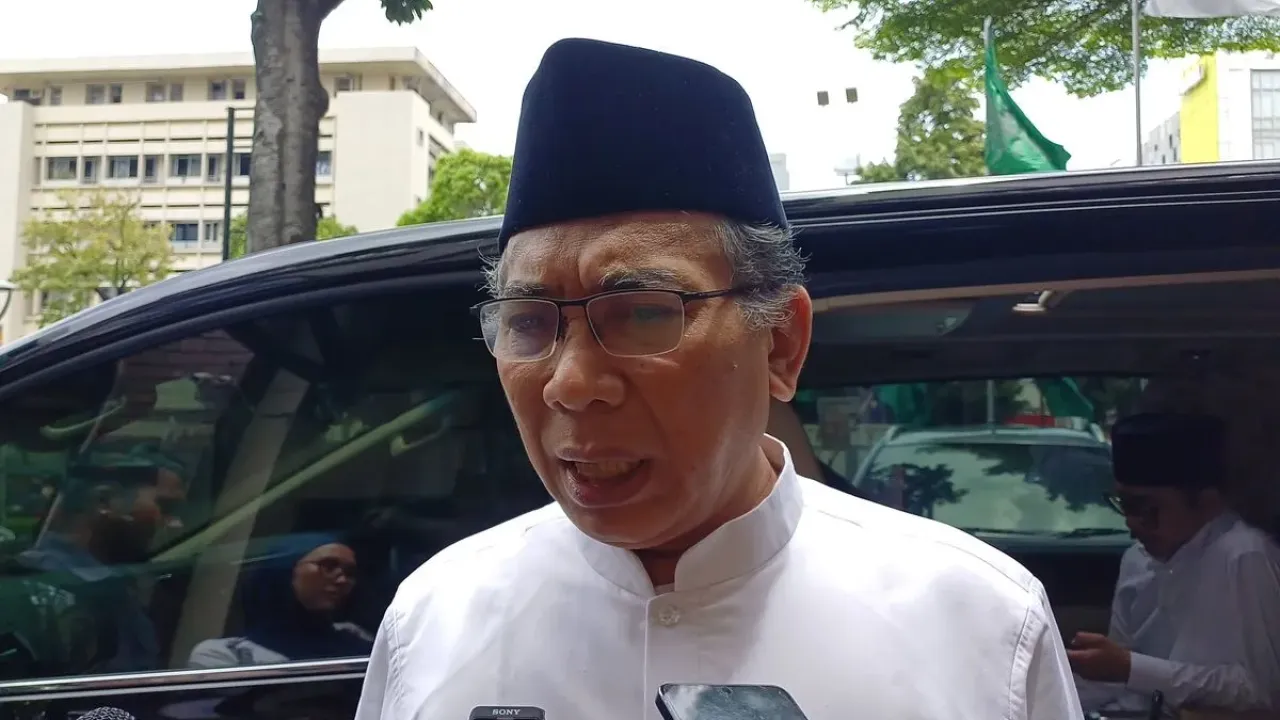 Ketua Umum Pengurus Besar Nahdlatul Ulama (PBNU) Yahya Cholil Staquf alias Gus Yahya saat ditemui awak media di kantornya, Jakarta Pusat, Rabu (19/2/2025).