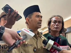 Ketua Umum Serikat Petani Indonesia (SPI) Henry Saragih di Kantor Kemensetneg, Jakarta, Rabu (24/9/2025)
