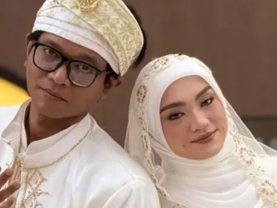 Komika Dzawin Nur menikah dengan Renny Rachmawati.