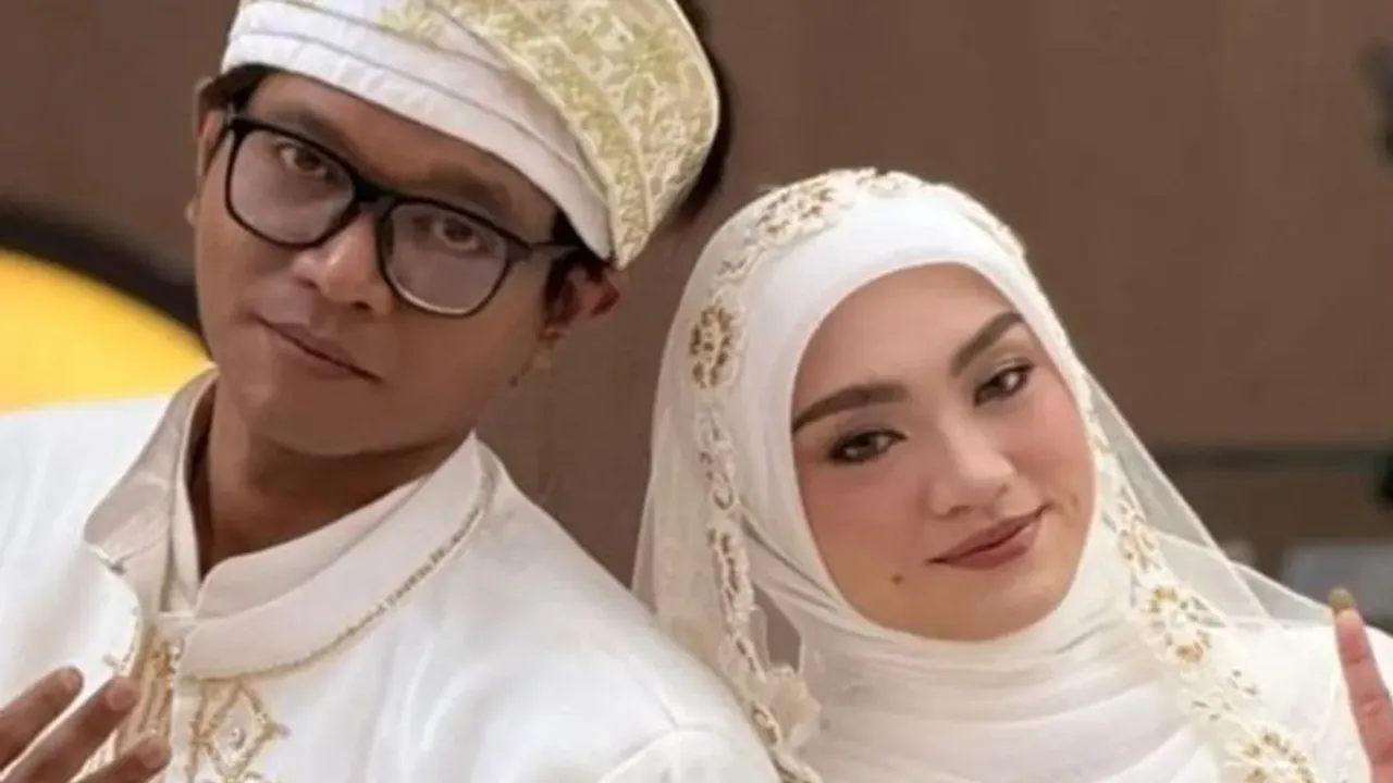 Komika Dzawin Nur menikah dengan Renny Rachmawati.