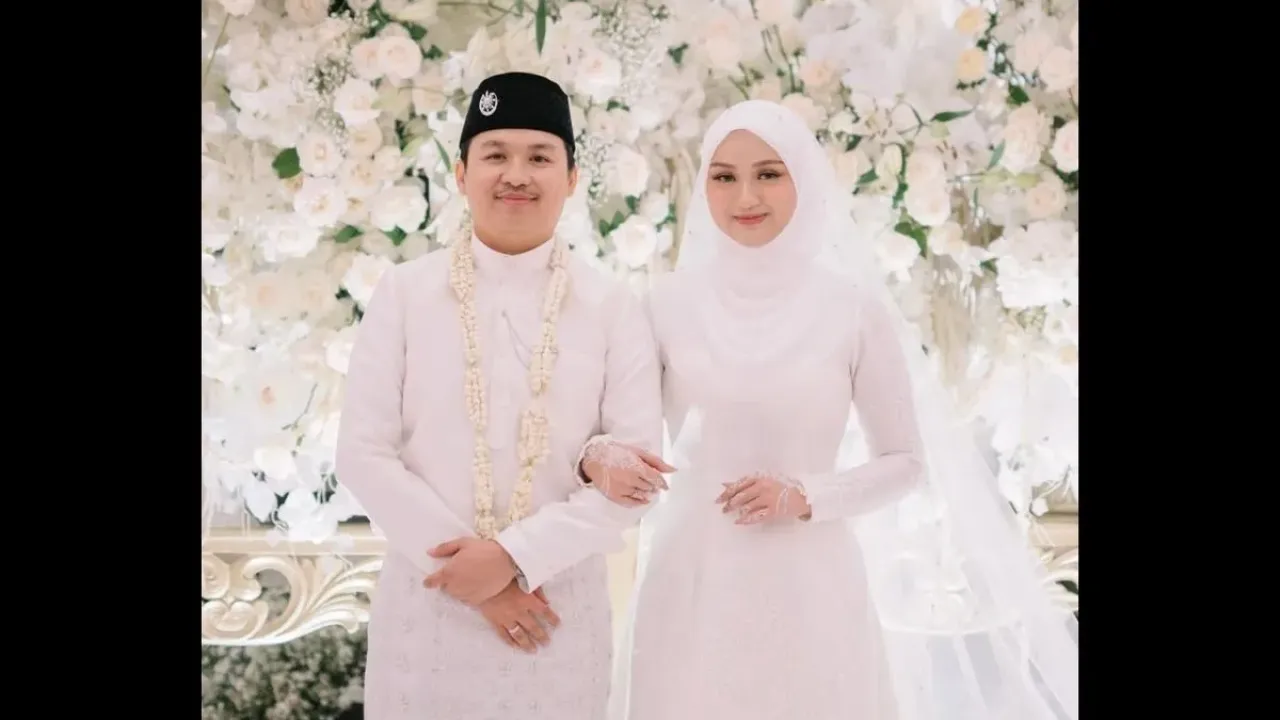 Komika Fatih Andhika atau yang akrab disapa Ate, membagikan kisah awal perkenalannya dengan sang istri, Alyssa Fatkhia Firdausa.
