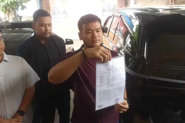 Kuasa hukum Nabilah O'Brien, Eishen Simatupang, melaporkan Zendhy Kusuma dan Evi Santi ke Polsek Mampang Prapatan, Jakarta Selatan, Kamis (25/9/2025).