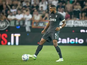 Liverpool Antisipasi Boyong Bek Juventus Kayak Juventus (2)
