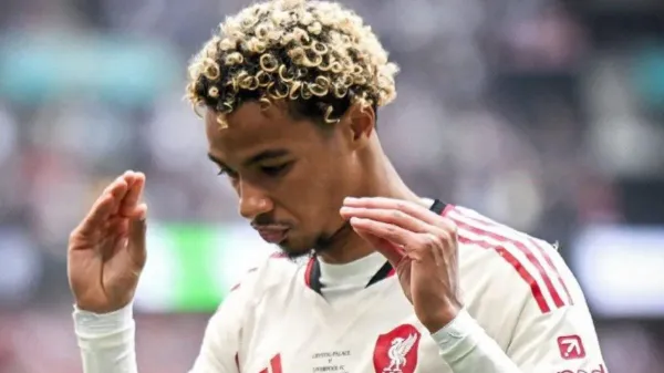 Liverpool Kenakan Sanksi Tegas bagi Hugo Ekitike (1)