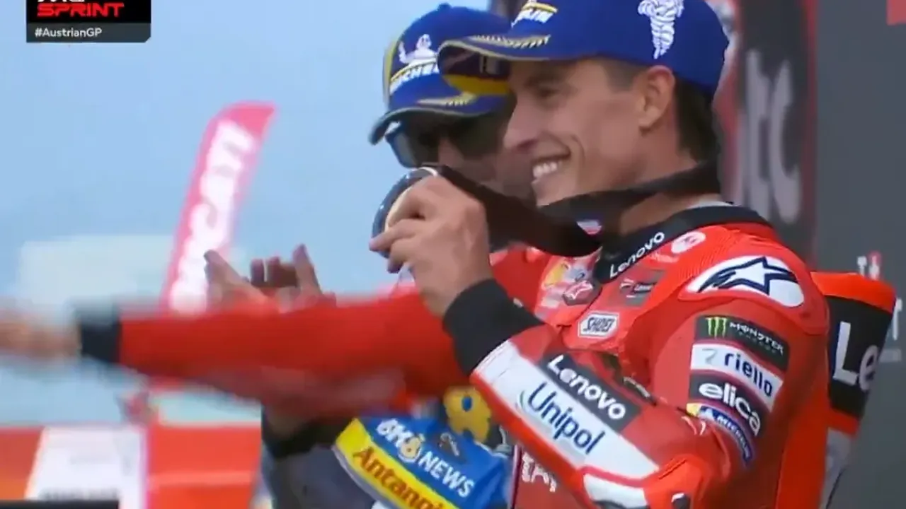 Marc Marquez (Ducati) meneruskan performa panasnya musim ini dengan menyabet kemenangan di Sprint Race MotoGP Austria 2025 pada Sabtu (16/8).