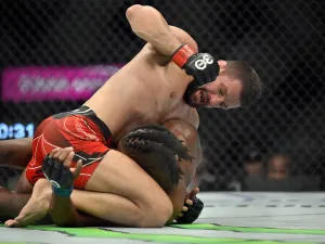 Mateusz Gamrot during a 2023 win over Jalin Turner (Copyright 2023 The Associated Press. All rights reserved.)