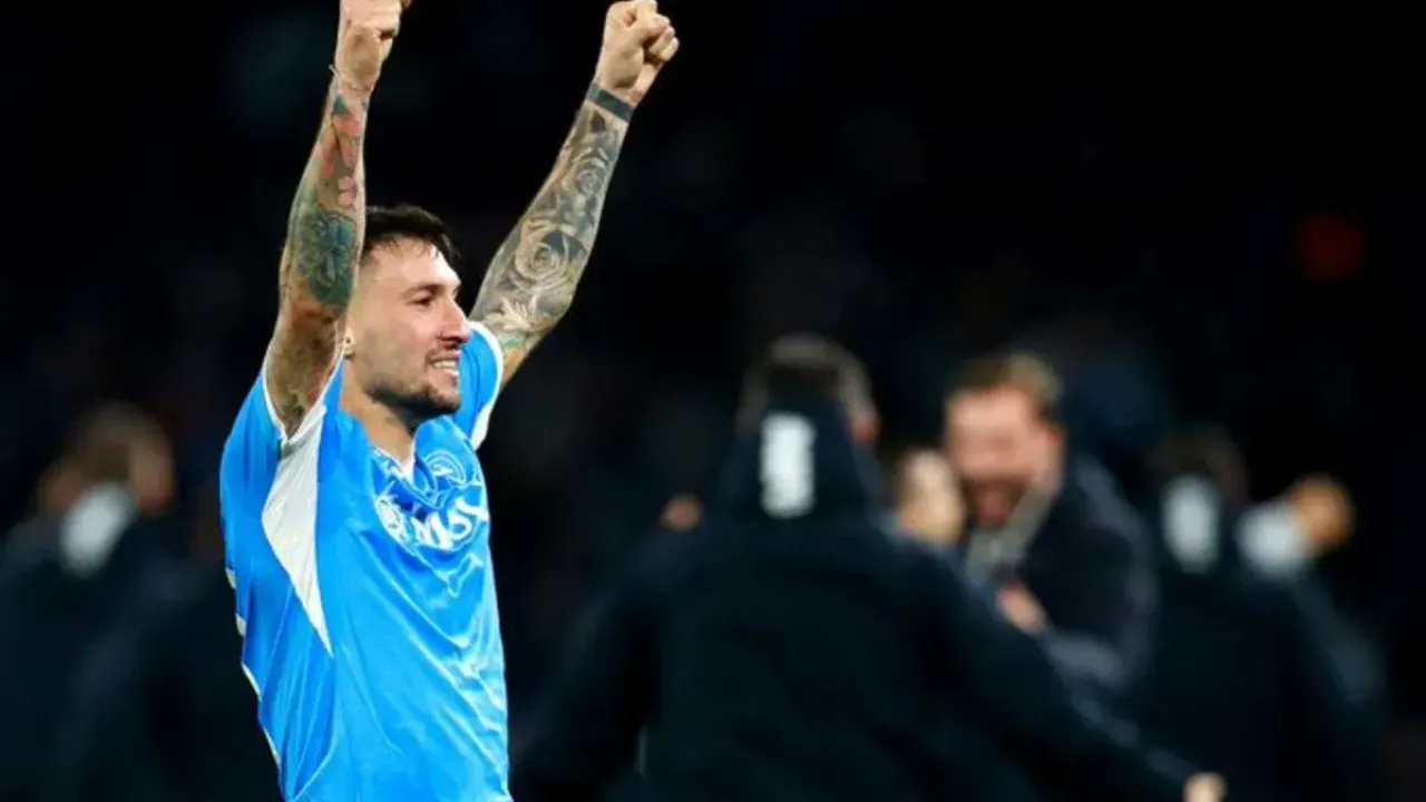Matteo Politano extends his stay with Napoli