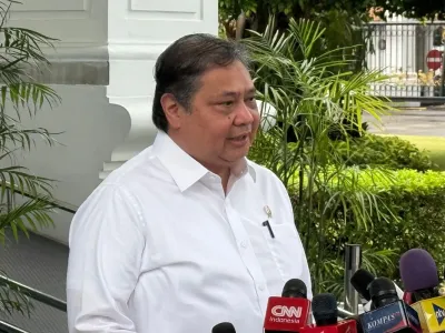 Menko Perekonomian Airlangga Hartarto saat ditemui di Istana, Jakarta, Selasa (30/9/2025). 