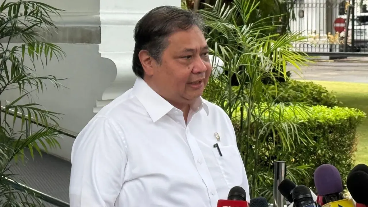 Menko Perekonomian Airlangga Hartarto saat ditemui di Istana, Jakarta, Selasa (30/9/2025). 