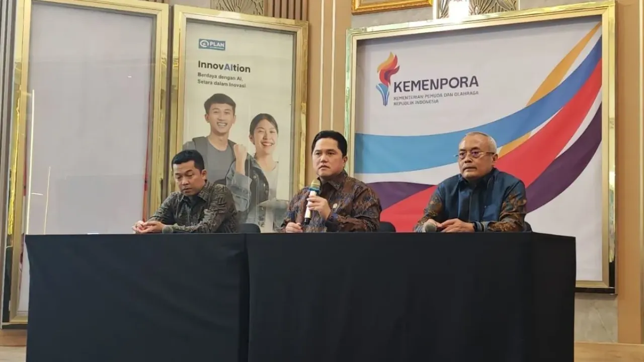 Menpora Erick Thohir bersama dengan Wamenpora Taufik Hidayat dan Sesmenpora Gunawan Suswantoro