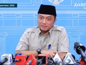 Mensesneg Prasetyo Hadi saat memberikan keterangan di Istana Kepresidenan, Jakarta, Jumat (19/9/2025).