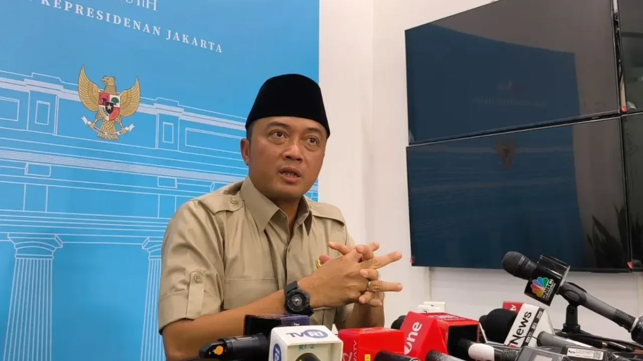 Menteri Sekretaris Negara Prasetyo Hadi di Kompleks Istana, Jakarta, Jumat (19/9/2025).