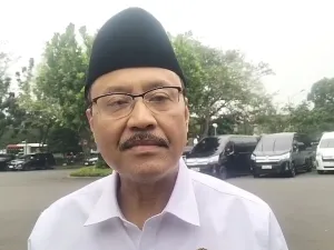 Menteri Sosial (Mensos) Saifullah Yusuf atau Gus Ipul di Kompleks Istana, Jakarta, Jumat (19/9/2025).