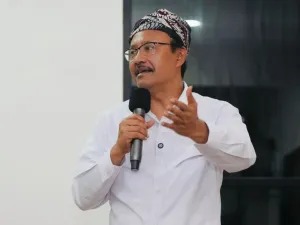 Menteri Sosial (Mensos) Saifullah Yusuf (Gus Ipul) saat berkunjung ke Sekolah Rakyat Menengah Atas (SRMA) 43 Magelang pada Selasa (9/9/2025).