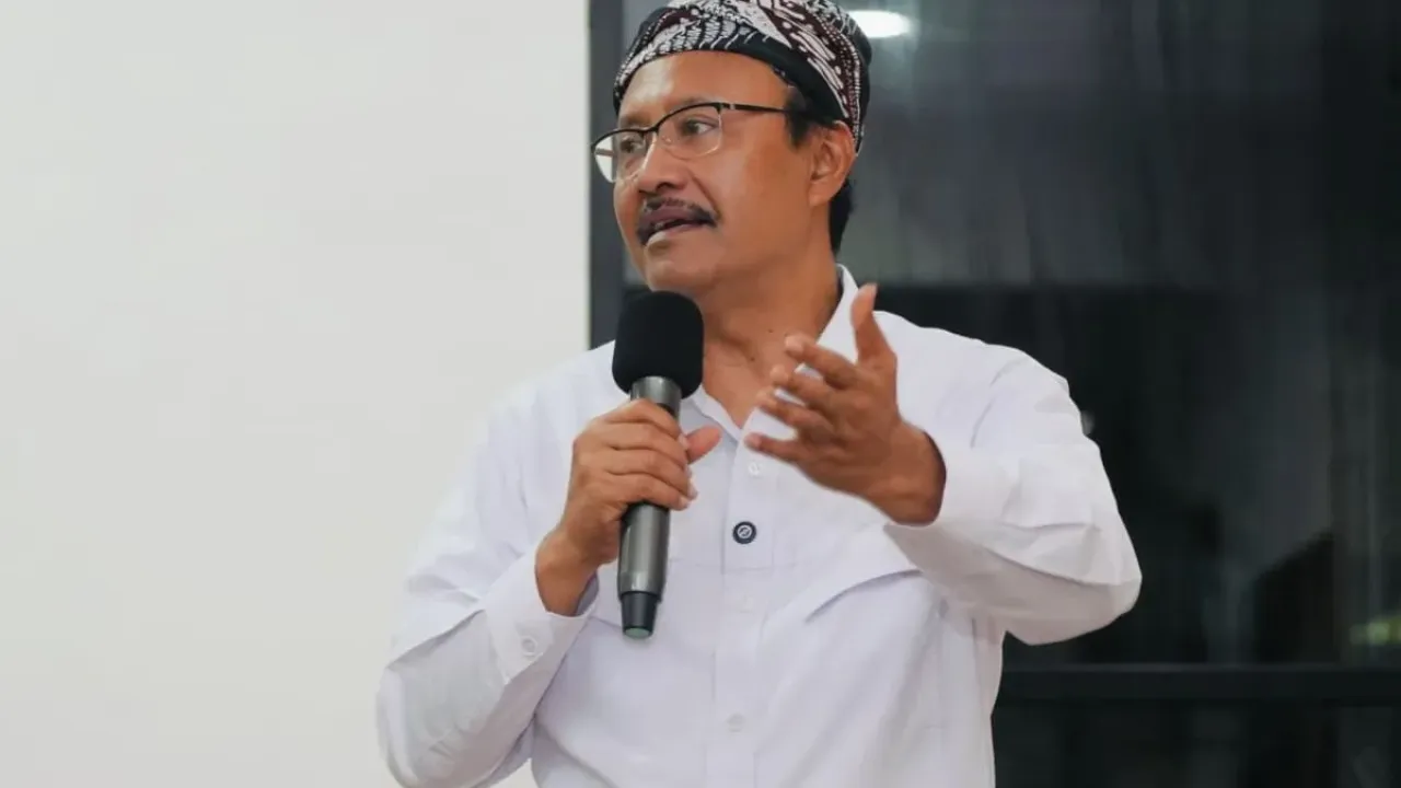 Menteri Sosial (Mensos) Saifullah Yusuf (Gus Ipul) saat berkunjung ke Sekolah Rakyat Menengah Atas (SRMA) 43 Magelang pada Selasa (9/9/2025).