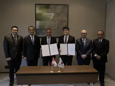 Menteri Transmigrasi (Mentrans) M Iftitah Sulaiman Suryanagara dalam pertemuan dengan LX International yang berlangsung di Osaka, Jepang, Senin (29/9/2025).