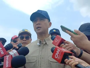Menteri Transmigrasi, Muhammad Iftitah Sulaeman Suryanegara saat ditemui di Tanjung Banon, Kecamatan Galang, Kota Batam, Kepulauan Riau, Kamis (25/9/2025).