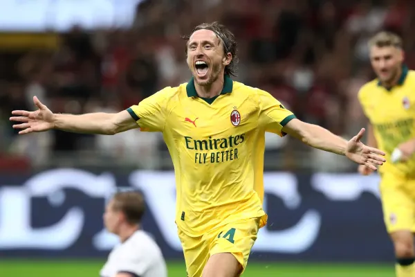 Milan Gagal Curi Poin Penuh dari Napoli Demi Scudetto (1)