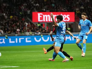 Milan Singkirkan Napoli dalam Duel Sengit di San Siro (1)