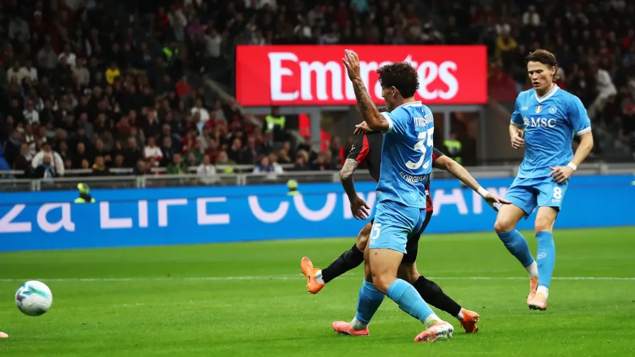 Milan Singkirkan Napoli dalam Duel Sengit di San Siro (1)