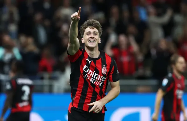 Milan Singkirkan Napoli dalam Duel Sengit di San Siro (2)