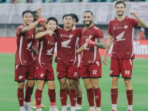 Momen para pemain PSM Makassar saat melakukan selebrasi usai mencetak gol.