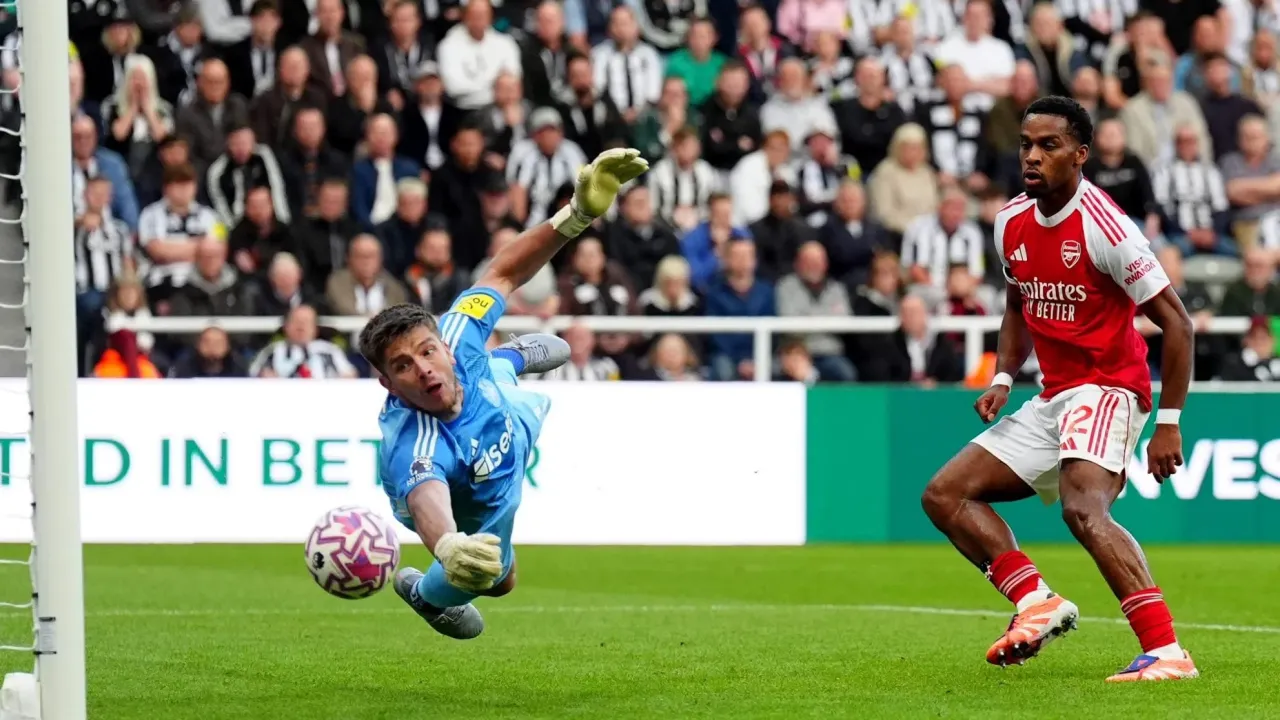 Nick Pope saves from Jurrien Timber