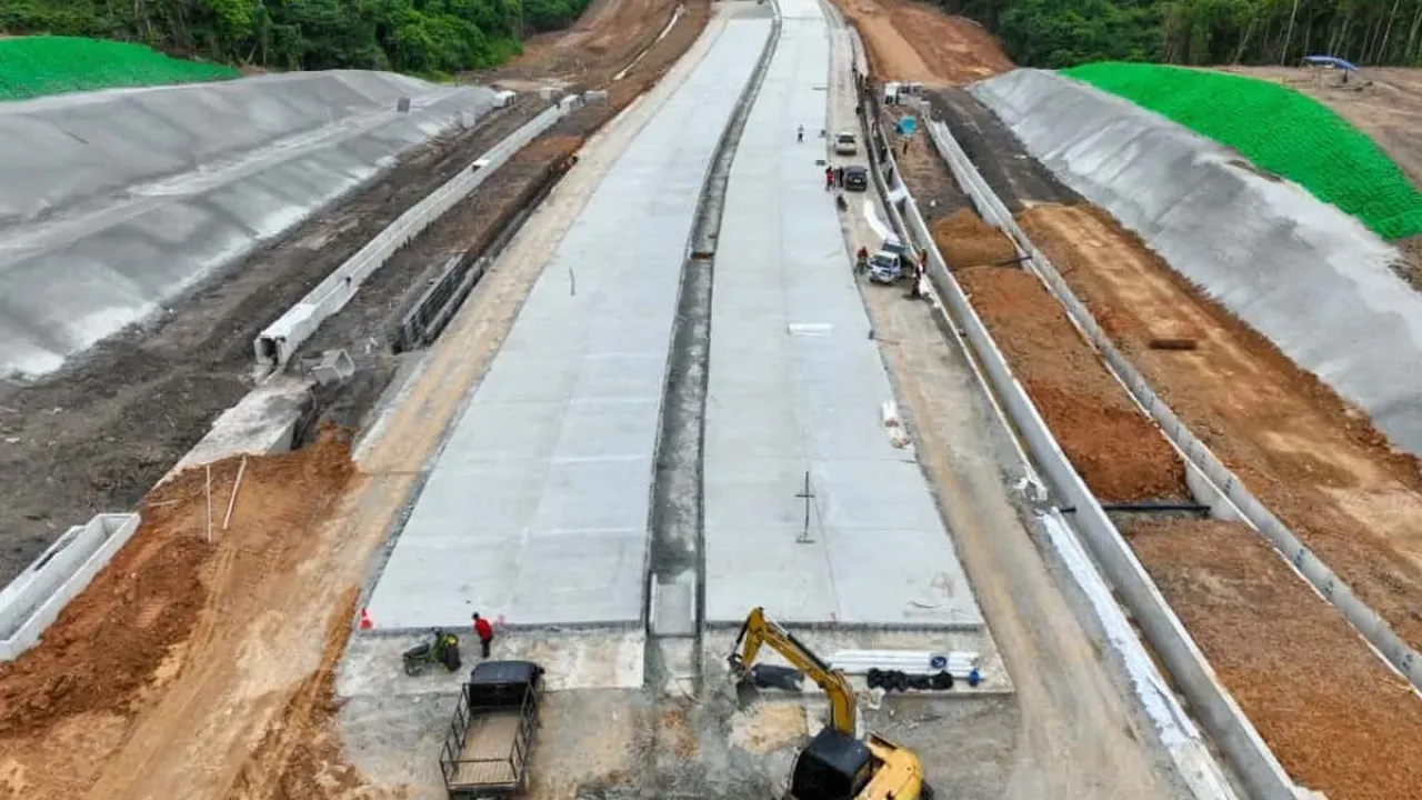 Pembangunan jalan proyek 1A & 1B di wilayah IKN.
