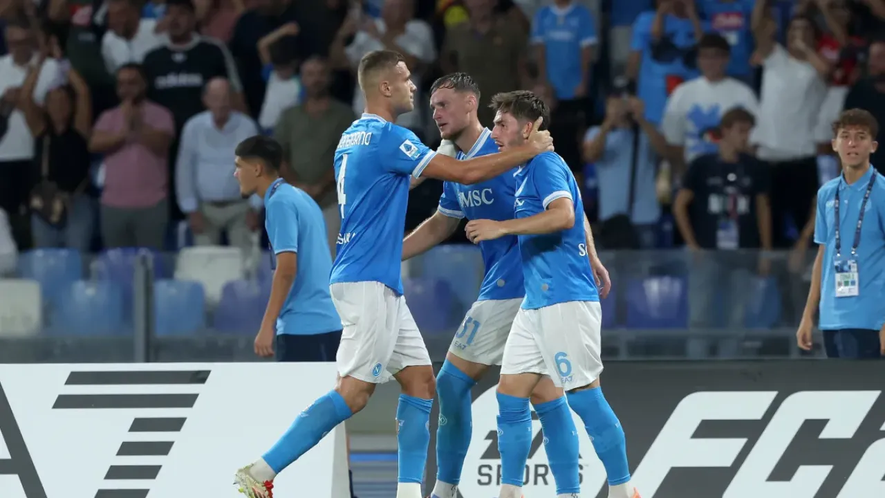 Pemerintah Naples Larang Penjualan Tiket untuk Fans Frankfurt (1)