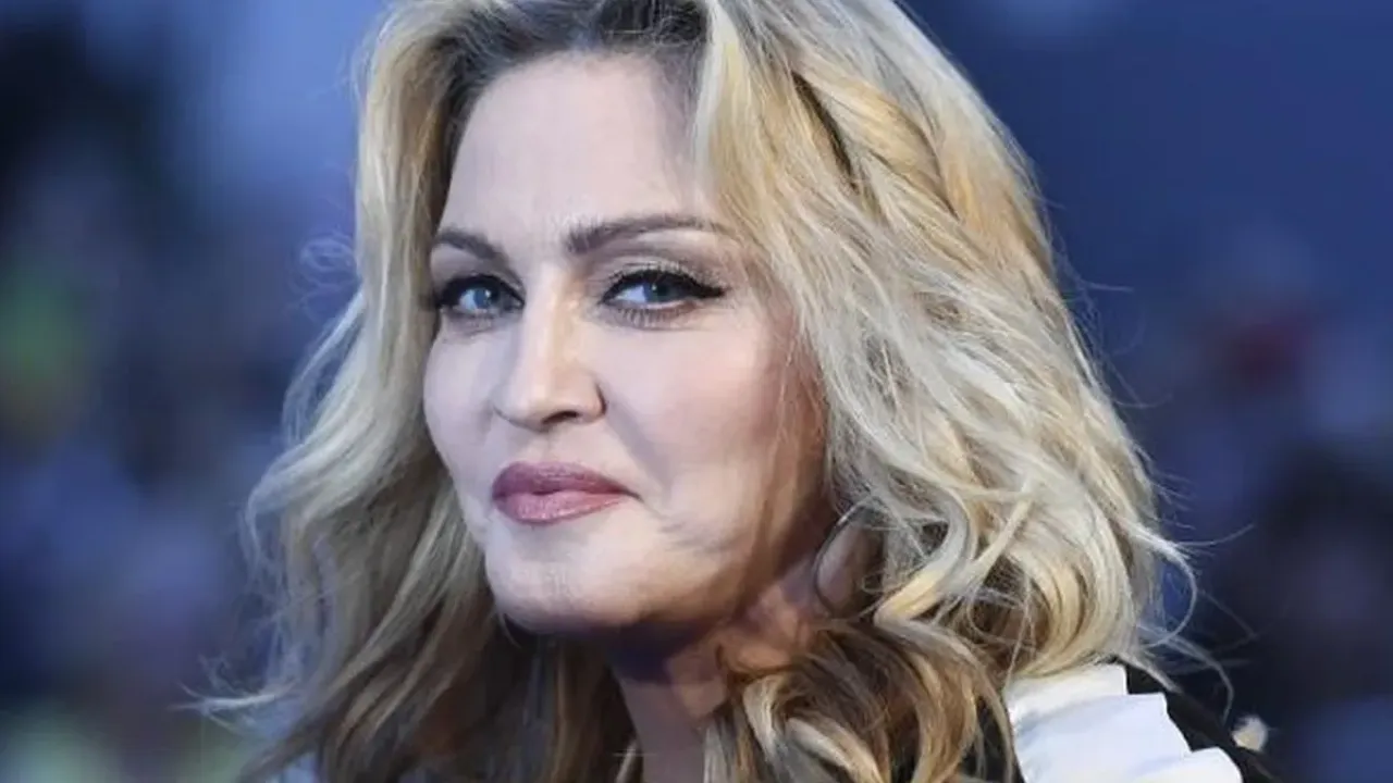 Penyanyi Madonna menghadiri pemutaran film The Beatles Eight Days A Week: The Touring Years di London, Inggris, Kamis (15/9/2016). 