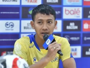 Pertama kalinya Beckham Putra jabat kapten Persib Bandung, alasan pelatih Bojan Hodak mempercayakannya. 
