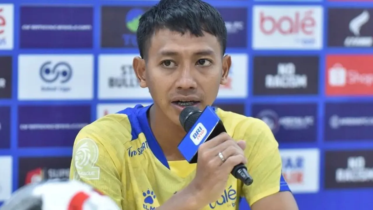 Pertama kalinya Beckham Putra jabat kapten Persib Bandung, alasan pelatih Bojan Hodak mempercayakannya. 