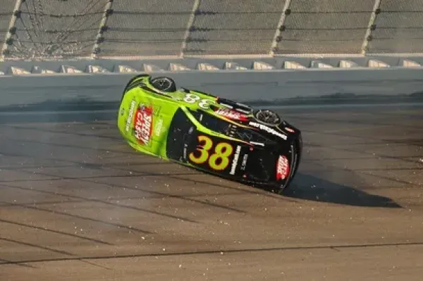 Pertarungan Sengit Joey Logano dan Ross Chastain di Playoff NASCAR (4)
