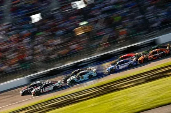Pertarungan Sengit Joey Logano dan Ross Chastain di Playoff NASCAR (5)