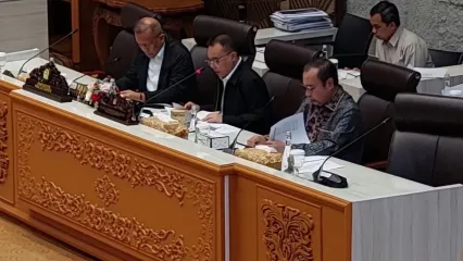Pimpinan DPR RI saat menerima audiensi Perwakilan Koalisi Serikat Buruh di Gedung DPR RI, Selasa (30/9/2025).