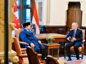 Presiden RI Prabowo Subianto menyaksikan sejumlah penandatanganan kerja sama bersama PM Kanada Mark Carney di Ottawa, Kanada, Rabu (24/9/2025). 