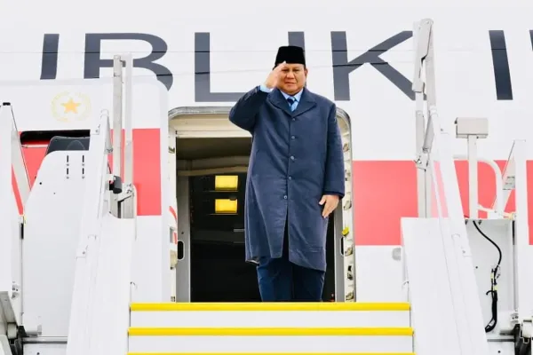 Presiden RI Prabowo Subianto pergi meninggalkan Amsterdam, Belanda, Jumat (26/9/2025). 
