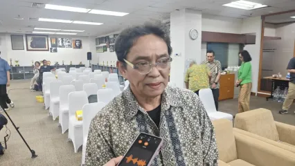Putra tokoh Partai Komunis Indonesia (PKI) DN Aidit, Ilham Aidit ditemui di Kompas Institute, Jakarta, Selasa (30/9/2025).