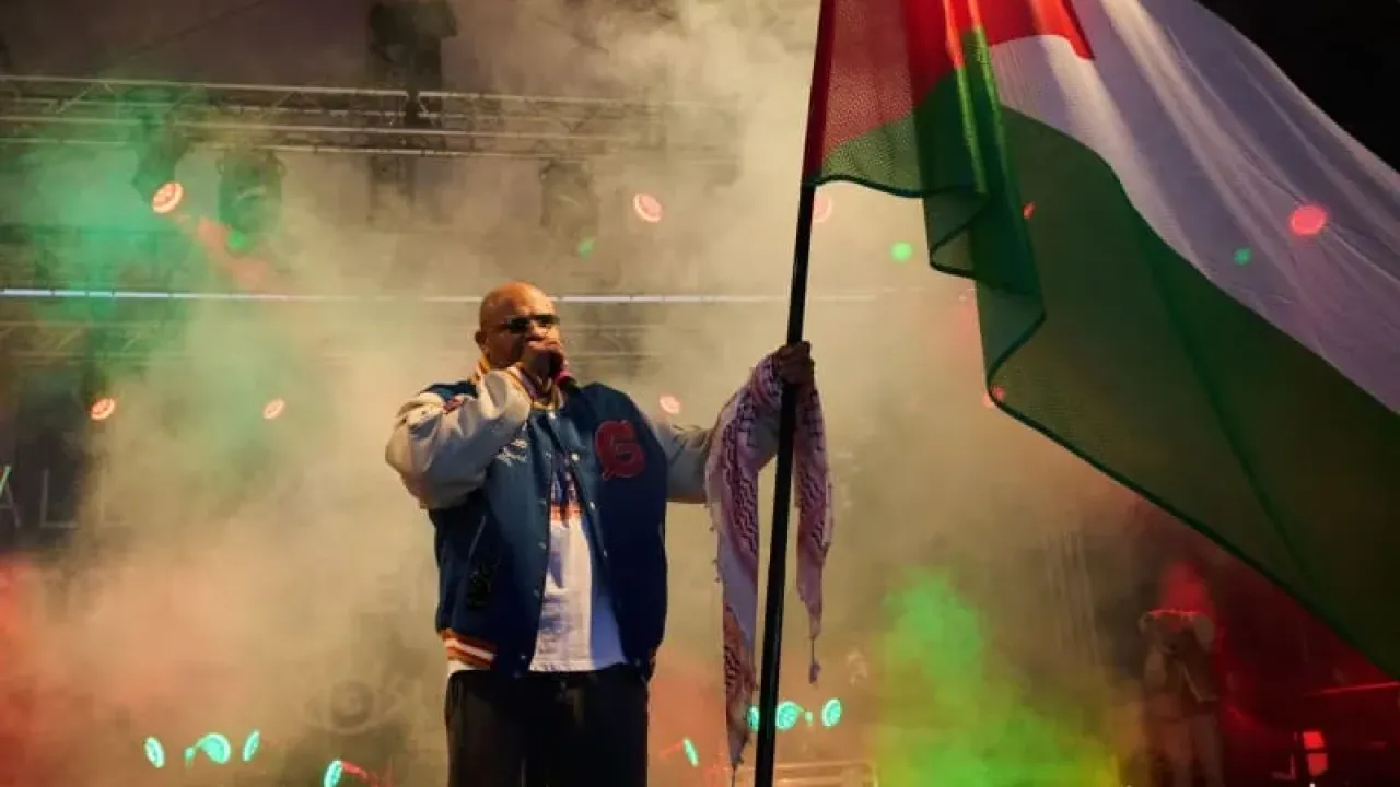 Rapper Massiv takes part in the &quot;All Eyes on Gaza - Stop the Genocide&quot; protest against the war in Gaza. Annette Riedl/dpa