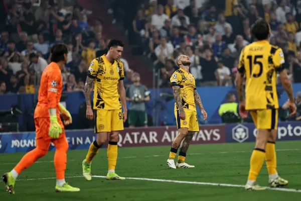 Reaksi Francesco Acerbi Usai Inter Tersungkur di Final Liga Champions (1)
