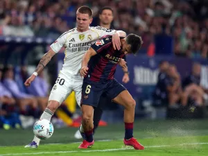 Real Madrid Kukuhkan Dominasi dengan Kemenangan Telak atas Levante (1)